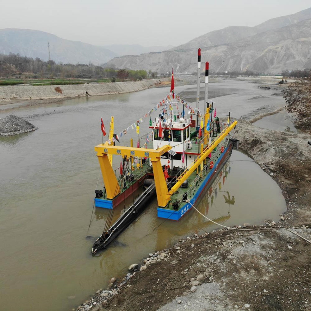 甘肅隴南白龍江“潤海號”清淤船現(xiàn)場（配圖）